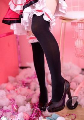 年轻的小婊5线观高清5中字电影